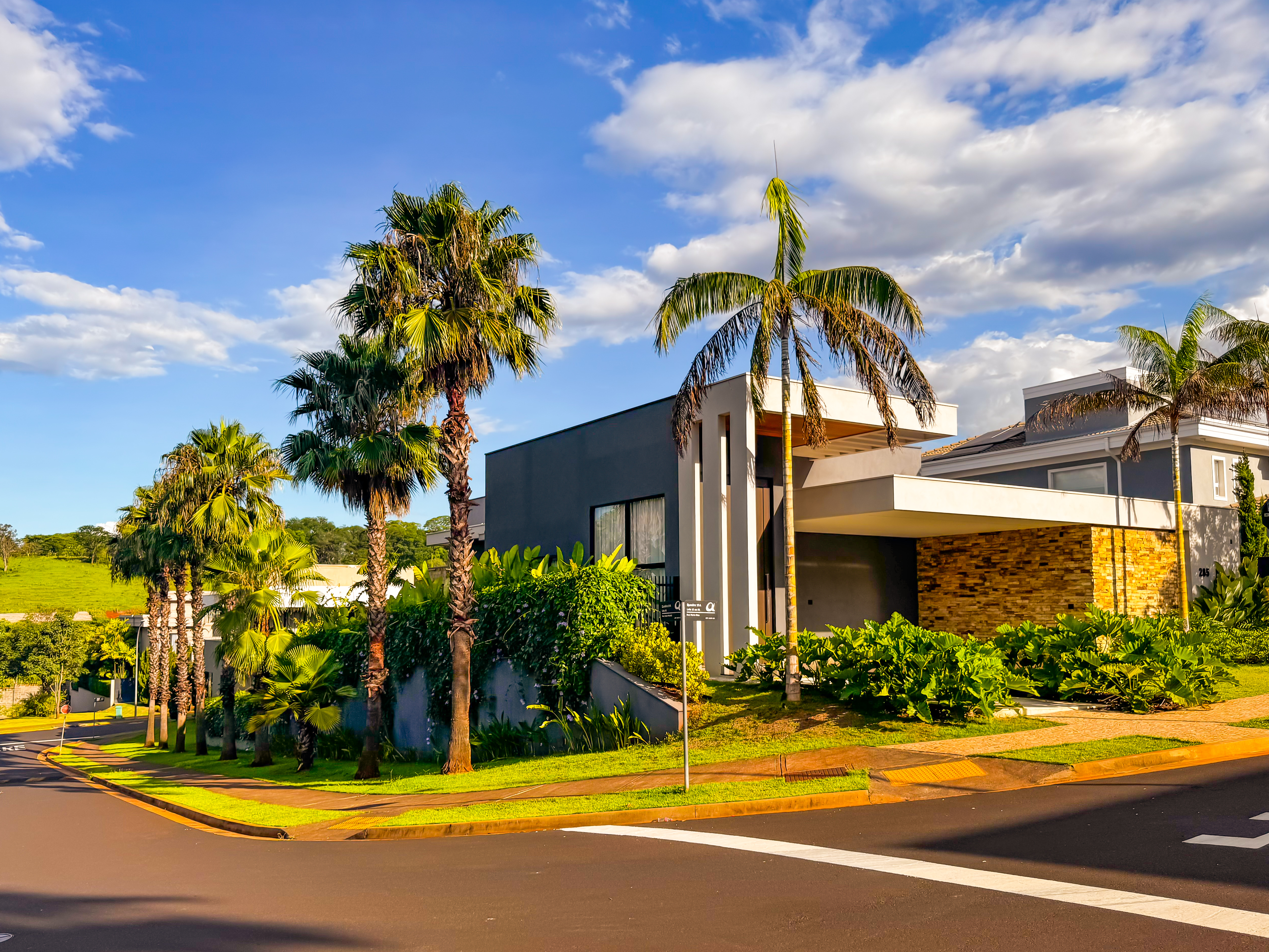 Casa no condom&iacute;nio a para venda com 4 quartos, sendo 4 su&iacute;tes , 350m&sup2; R. Mário Dias Ribeirão Preto - 