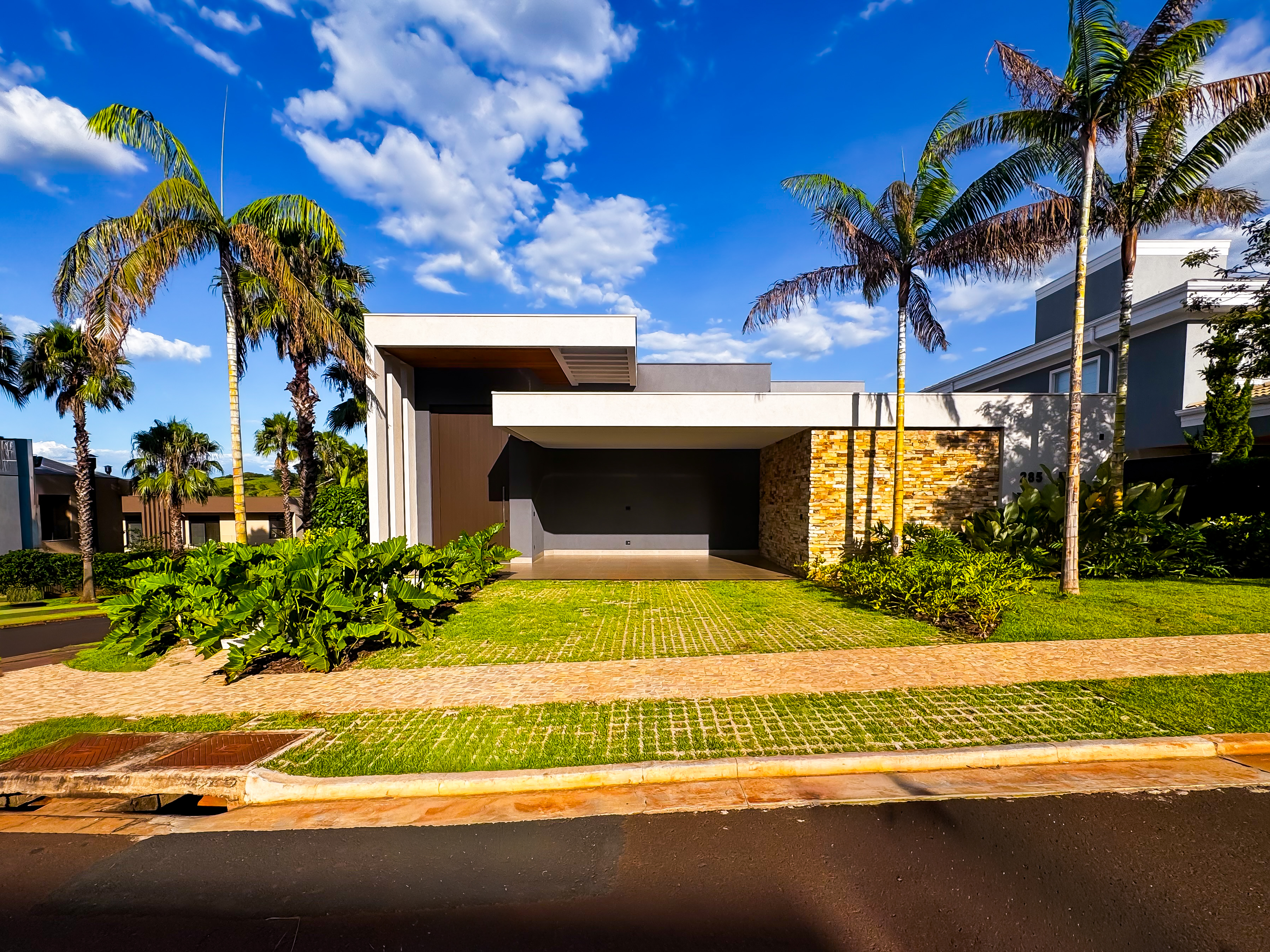 Casa no condom&iacute;nio a para venda com 4 quartos, sendo 4 su&iacute;tes , 350m&sup2; R. Mário Dias Ribeirão Preto - 