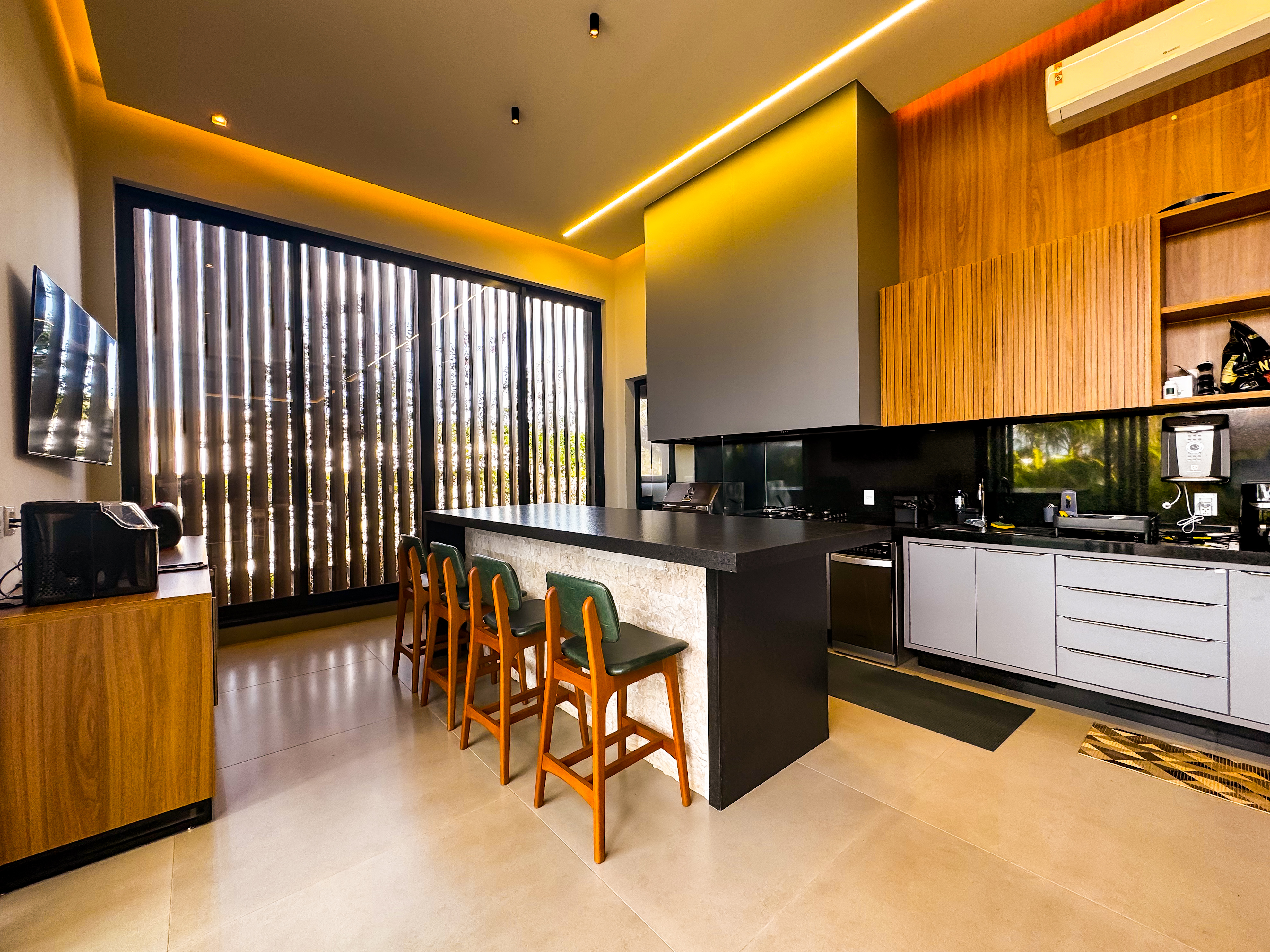 Casa no condom&iacute;nio a para venda com 4 quartos, sendo 4 su&iacute;tes , 350m&sup2; R. Mário Dias Ribeirão Preto - 