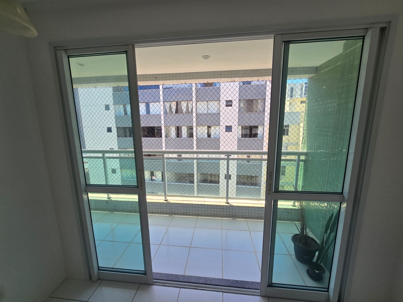 APARTAMENTO QUARTO E SALA VARANDA ANDAR ALTO PISCINA ACADEMIA ELEVADOR &Agrave; VENDA NA BARRA! Rua Marquês de Caravelas Salvador - 