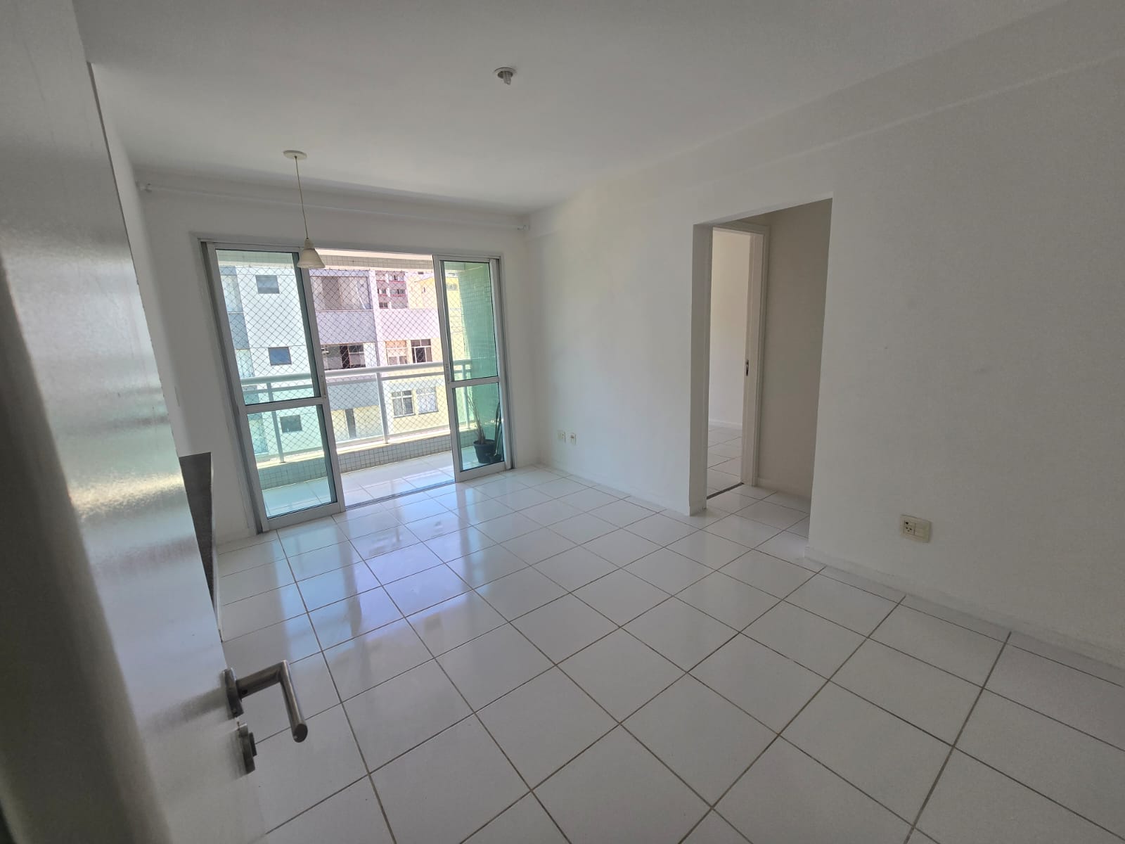 APARTAMENTO QUARTO E SALA VARANDA ANDAR ALTO PISCINA ACADEMIA ELEVADOR &Agrave; VENDA NA BARRA! Rua Marquês de Caravelas Salvador - 