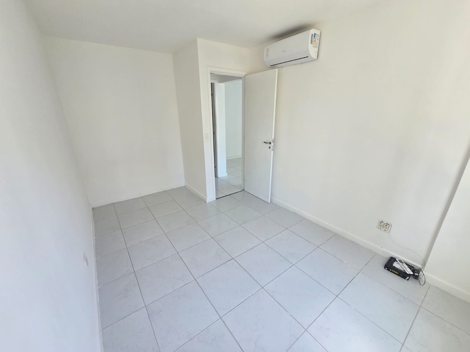 APARTAMENTO QUARTO E SALA VARANDA ANDAR ALTO PISCINA ACADEMIA ELEVADOR &Agrave; VENDA NA BARRA! Rua Marquês de Caravelas Salvador - 