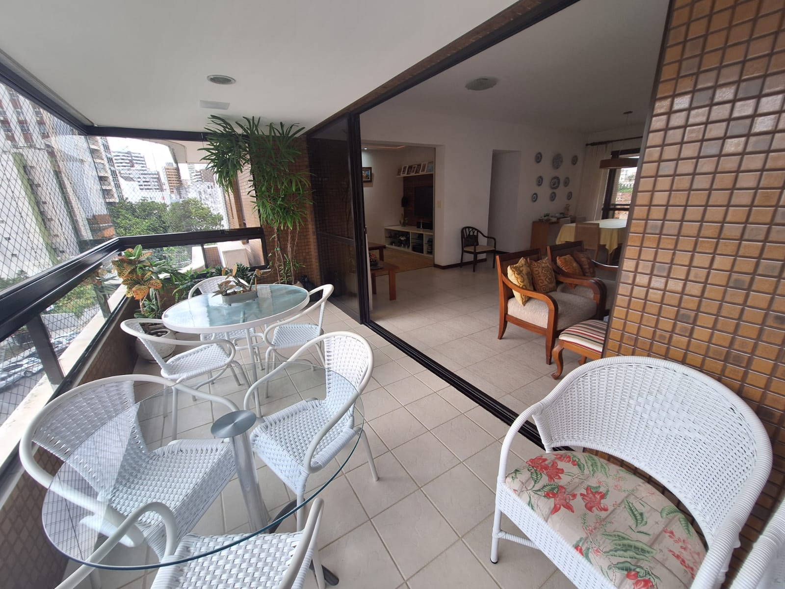 APARTAMENTO 4 QUARTOS 2 SU&Iacute;TES  HOME THEATER VARANDA PISCINA ACADEMIA &Agrave; VENDA EM ONDINA! Rua Plínio Moscoso Salvador - 