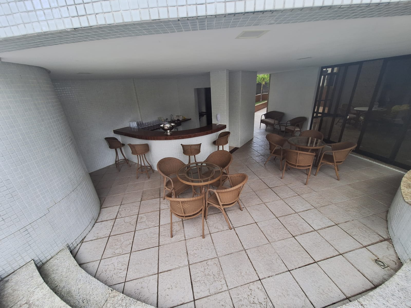 APARTAMENTO 4 QUARTOS 2 SU&Iacute;TES  HOME THEATER VARANDA PISCINA ACADEMIA &Agrave; VENDA EM ONDINA! Rua Plínio Moscoso Salvador - 