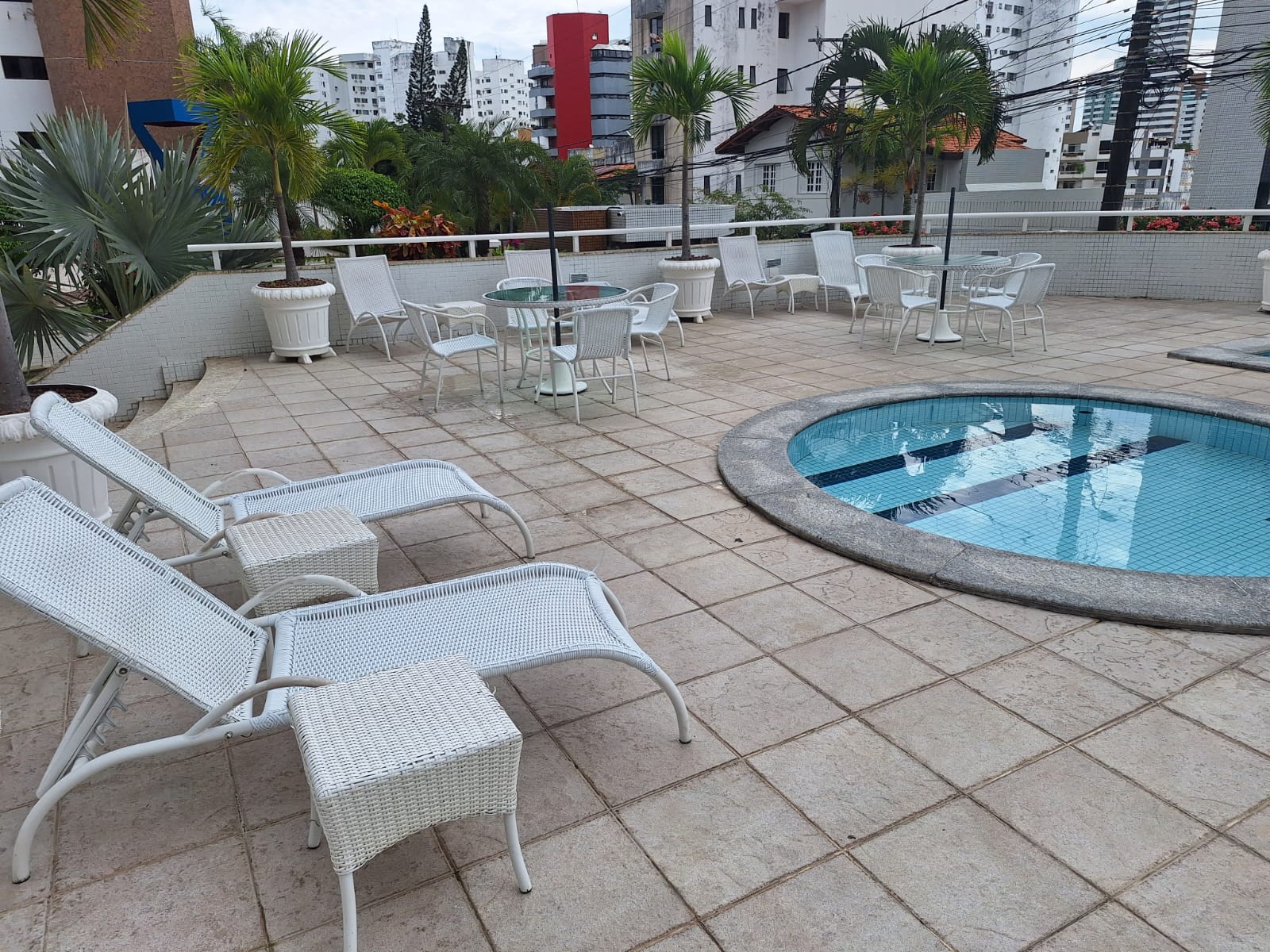 APARTAMENTO 4 QUARTOS 2 SU&Iacute;TES  HOME THEATER VARANDA PISCINA ACADEMIA &Agrave; VENDA EM ONDINA! Rua Plínio Moscoso Salvador - 