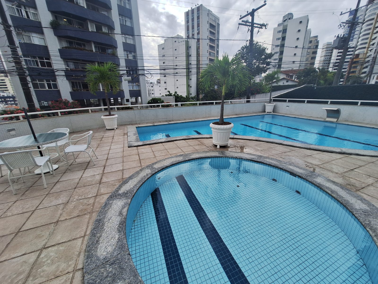 APARTAMENTO 4 QUARTOS 2 SU&Iacute;TES  HOME THEATER VARANDA PISCINA ACADEMIA &Agrave; VENDA EM ONDINA! Rua Plínio Moscoso Salvador - 