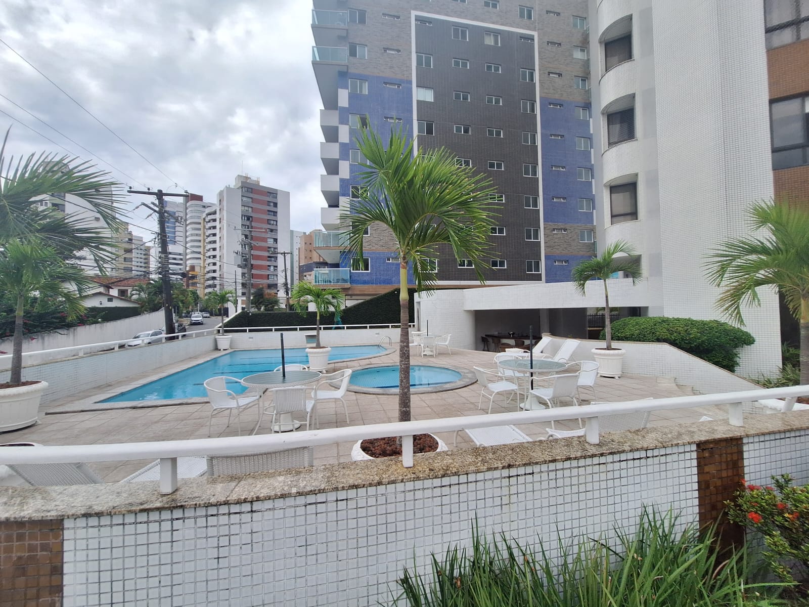 APARTAMENTO 4 QUARTOS 2 SU&Iacute;TES  HOME THEATER VARANDA PISCINA ACADEMIA &Agrave; VENDA EM ONDINA! Rua Plínio Moscoso Salvador - 