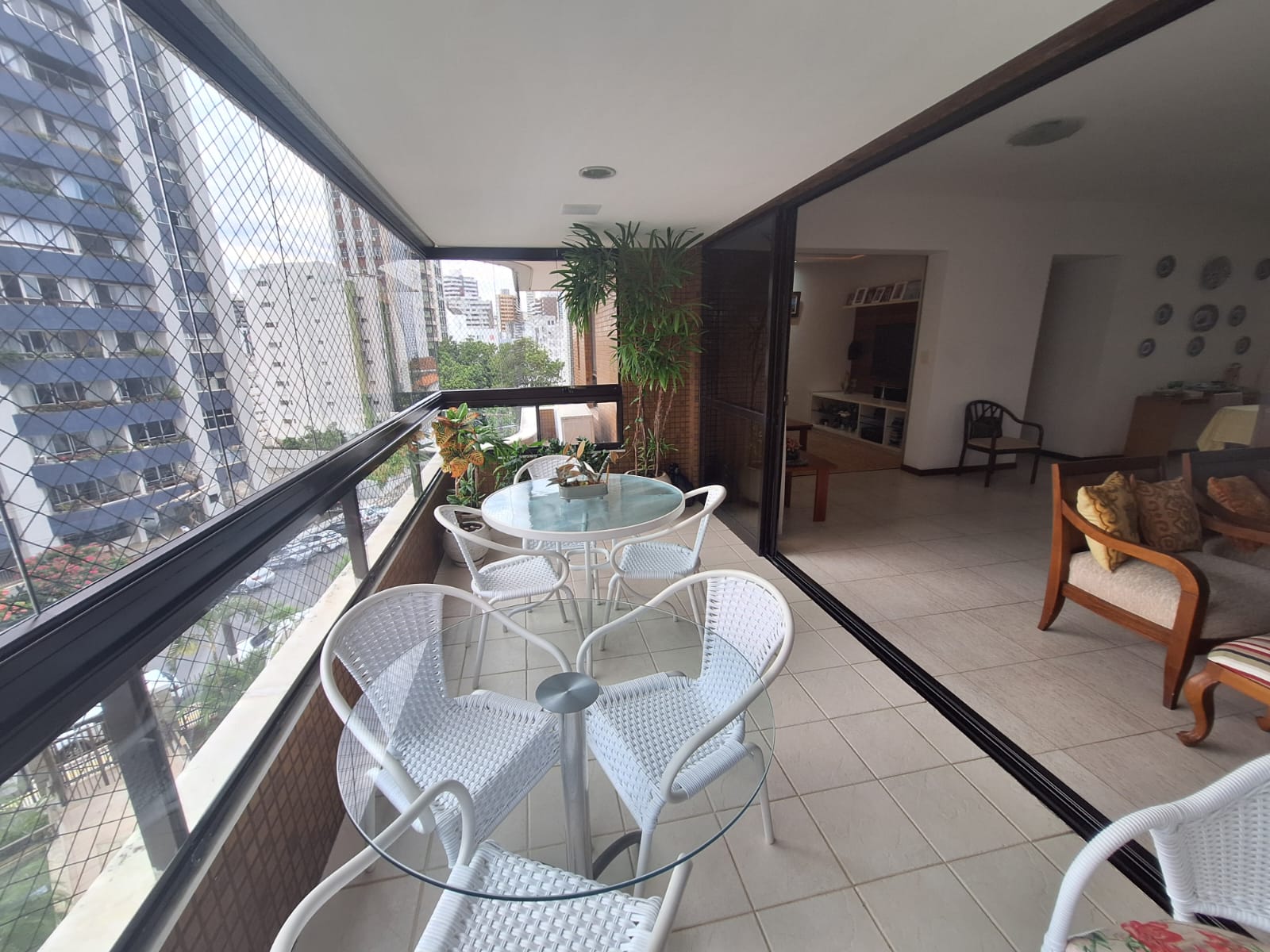 APARTAMENTO 4 QUARTOS 2 SU&Iacute;TES  HOME THEATER VARANDA PISCINA ACADEMIA &Agrave; VENDA EM ONDINA! Rua Plínio Moscoso Salvador - 