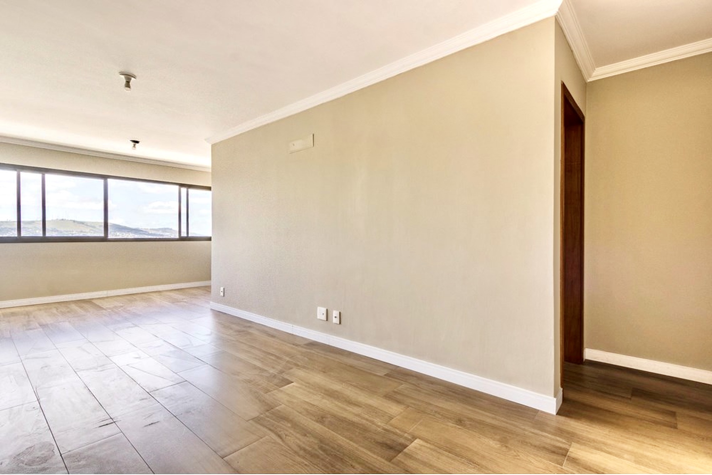 R$ 495.000 - &Oacute;TIMO APARTAMENTO - DE FRENTE - VISTA - 75M2 - 2 DORM - 2 VAGAS Avenida Protásio Alves Porto Alegre - 