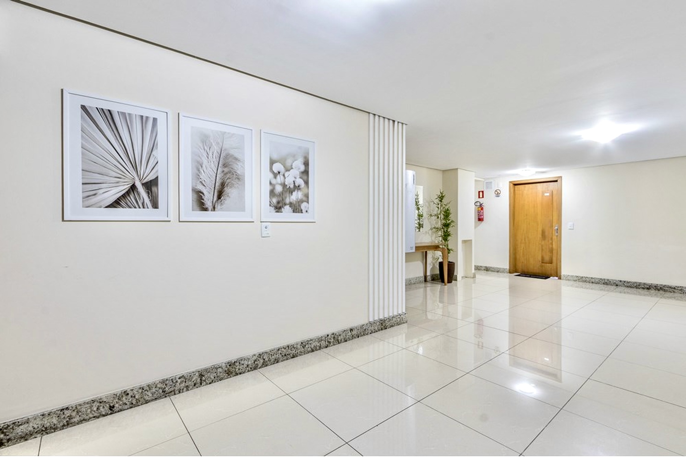 R$ 495.000 - &Oacute;TIMO APARTAMENTO - DE FRENTE - VISTA - 75M2 - 2 DORM - 2 VAGAS Avenida Protásio Alves Porto Alegre - 