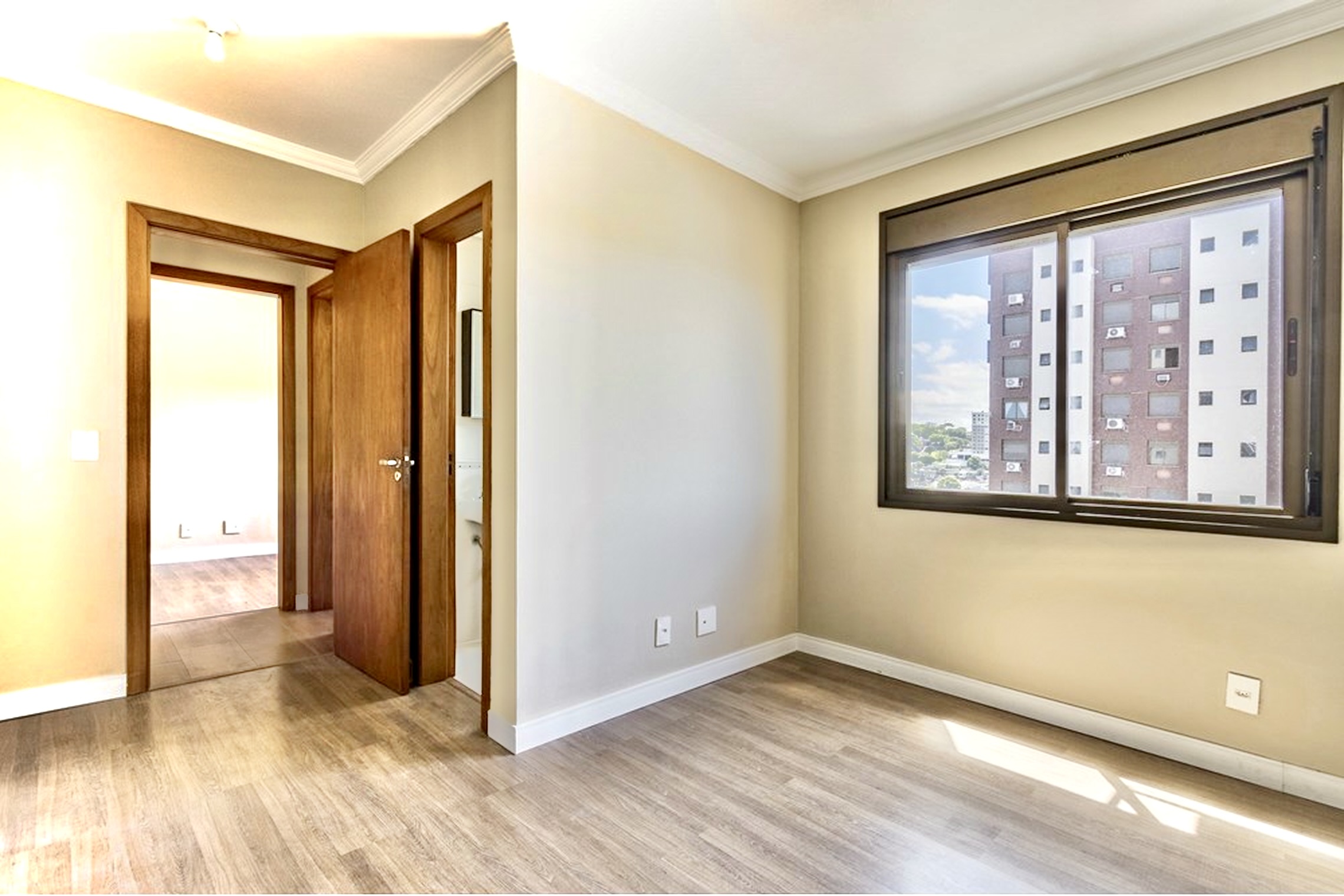 R$ 495.000 - &Oacute;TIMO APARTAMENTO - DE FRENTE - VISTA - 75M2 - 2 DORM - 2 VAGAS Avenida Protásio Alves Porto Alegre - 