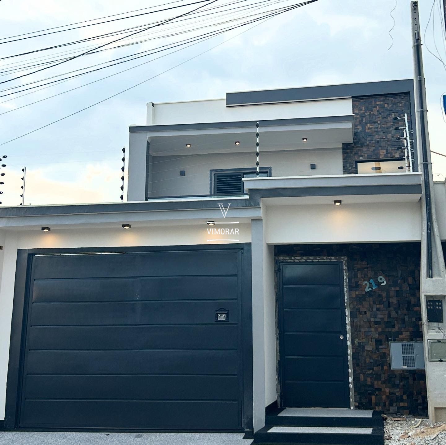 Sobrado 3 dormit&oacute;rios sendo 1 su&iacute;te + 2 vagas de garagem  Guarulhos - 