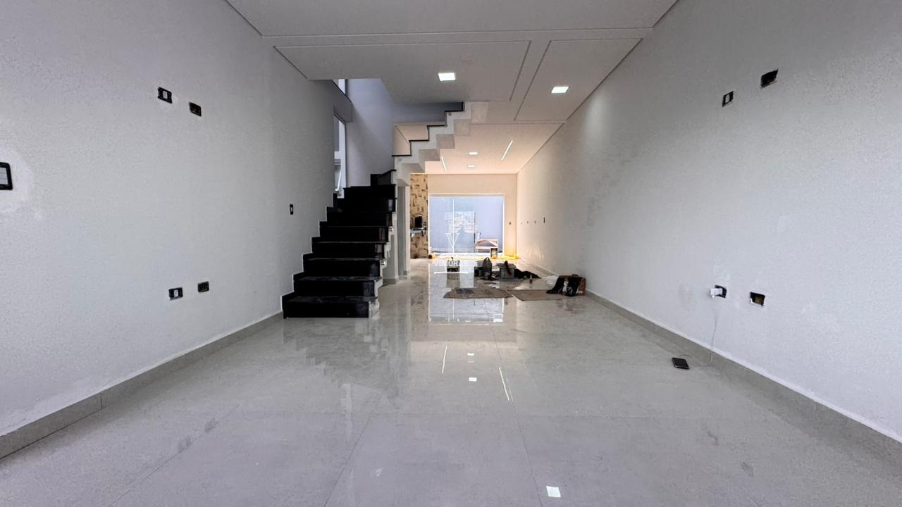 Sobrado 3 dormit&oacute;rios sendo 1 su&iacute;te + 4 vagas de garagem  Guarulhos - 