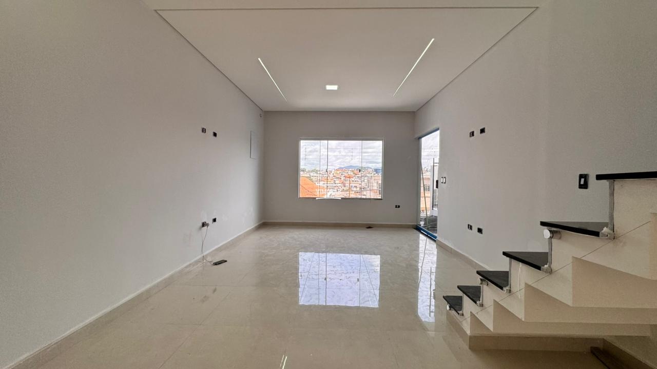 Sobrado 3 dormit&oacute;rios sendo 1 su&iacute;te + 4 vagas de garagem  Guarulhos - 