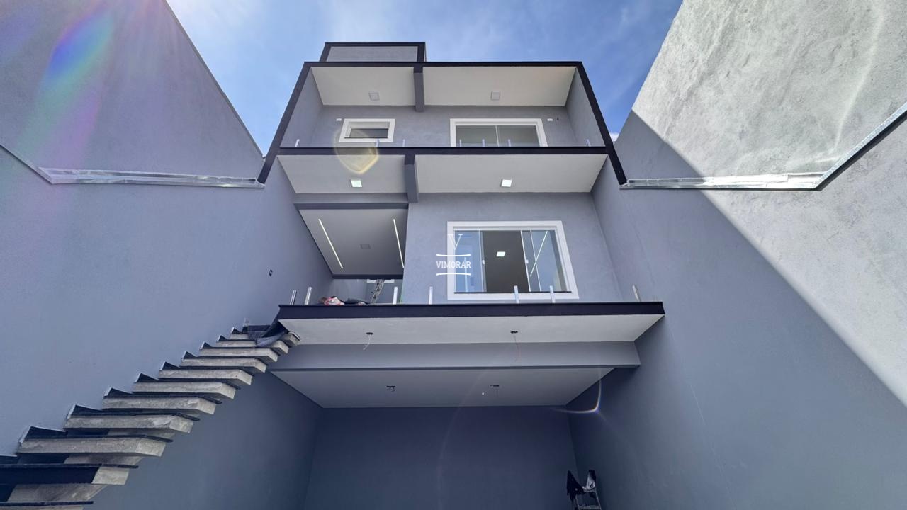 Sobrado 3 dormit&oacute;rios sendo 1 su&iacute;te + 4 vagas de garagem  Guarulhos - 