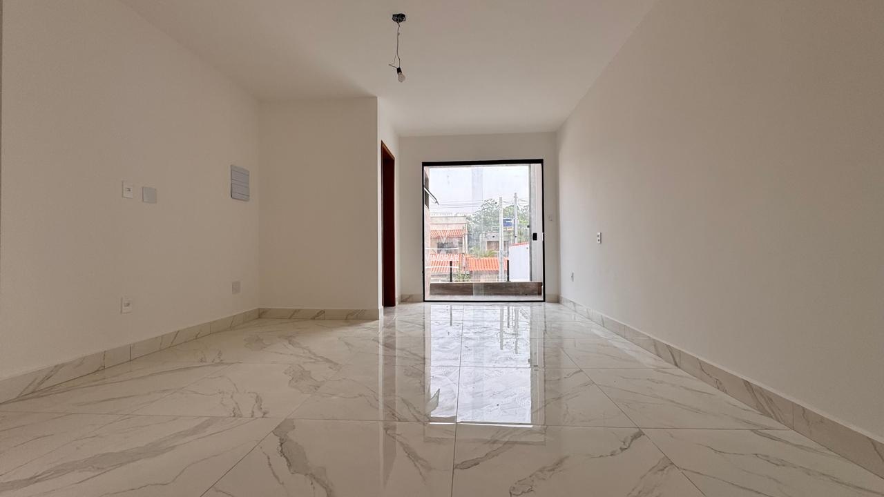 Sobrado 3 dormit&oacute;rios sendo 2 su&iacute;tes + 4 vagas de garagem  Guarulhos - 