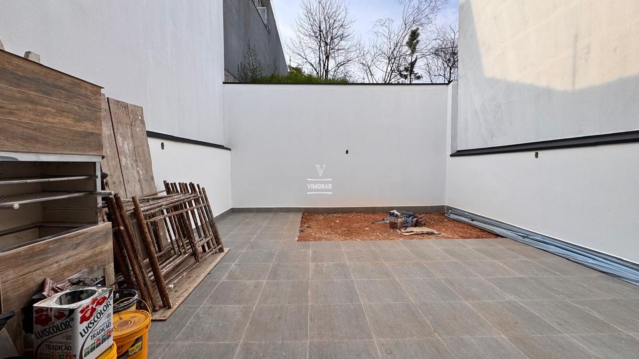 Sobrado 3 dormit&oacute;rios sendo 2 su&iacute;tes + 4 vagas de garagem  Guarulhos - 