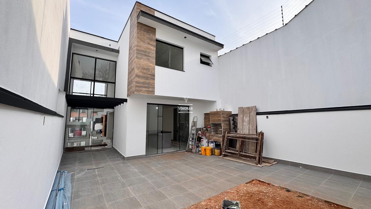 Sobrado 3 dormit&oacute;rios sendo 2 su&iacute;tes + 4 vagas de garagem  Guarulhos - 