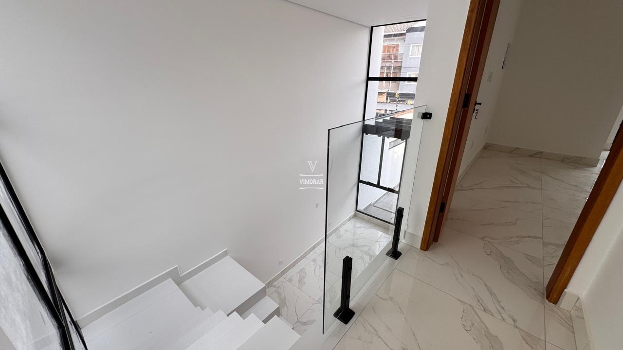 Sobrado 3 dormit&oacute;rios sendo 2 su&iacute;tes + 4 vagas de garagem  Guarulhos - 