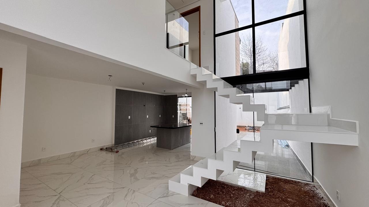 Sobrado 3 dormit&oacute;rios sendo 2 su&iacute;tes + 4 vagas de garagem  Guarulhos - 