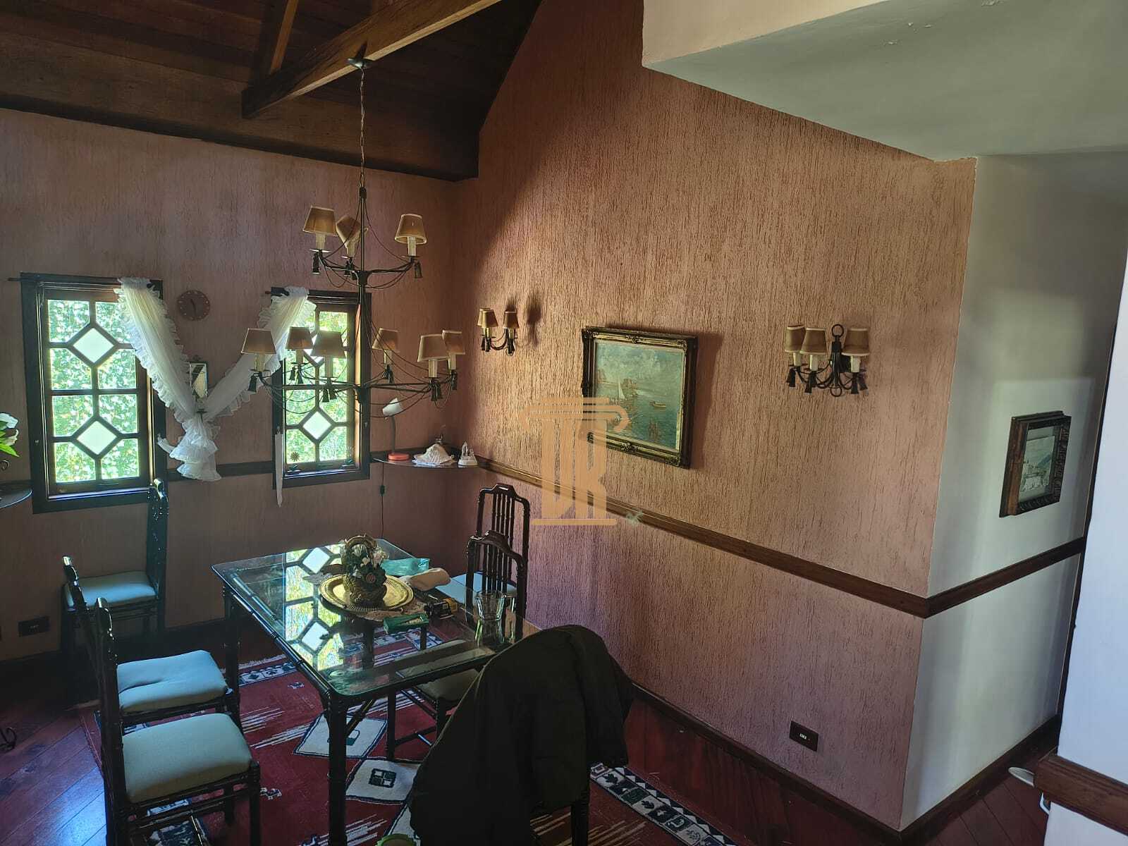 Casa &agrave; venda em Campos do Jord&atilde;o! Excelente oportunidade  Campos do Jordão - 