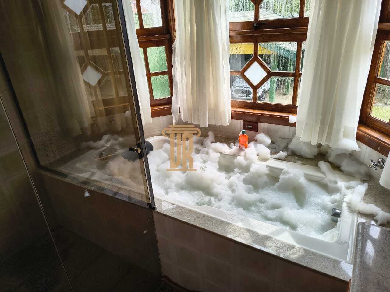 Casa &agrave; venda em Campos do Jord&atilde;o! Excelente oportunidade  Campos do Jordão - 