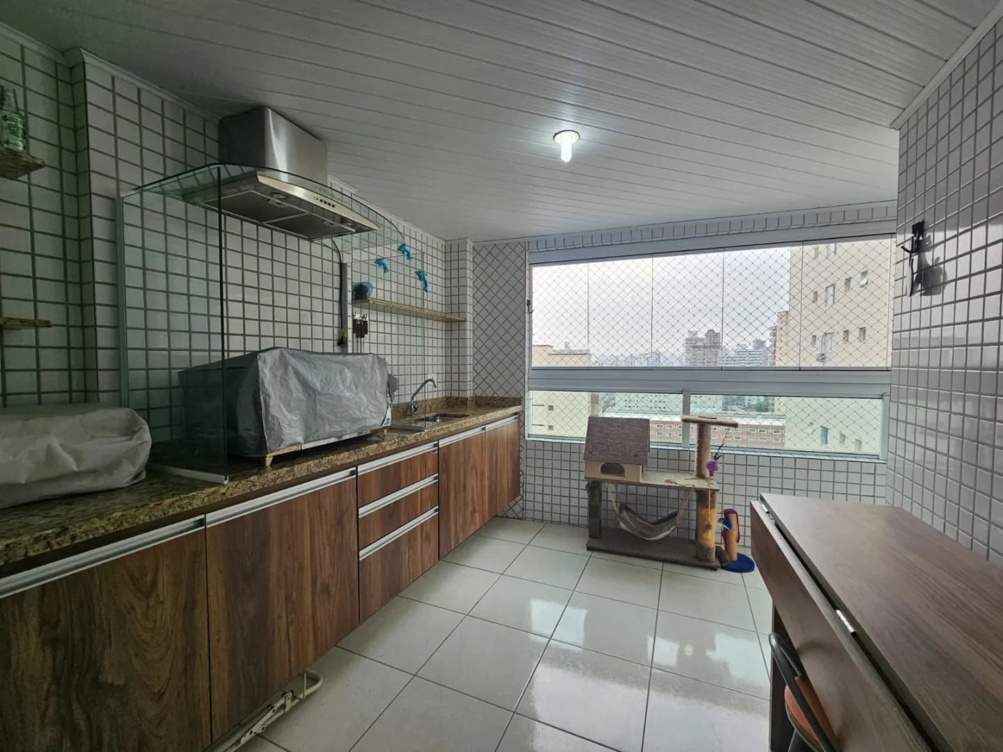 Bel&iacute;ssimo apartamento completo com vista para praia Rua Tupinambás - - 
