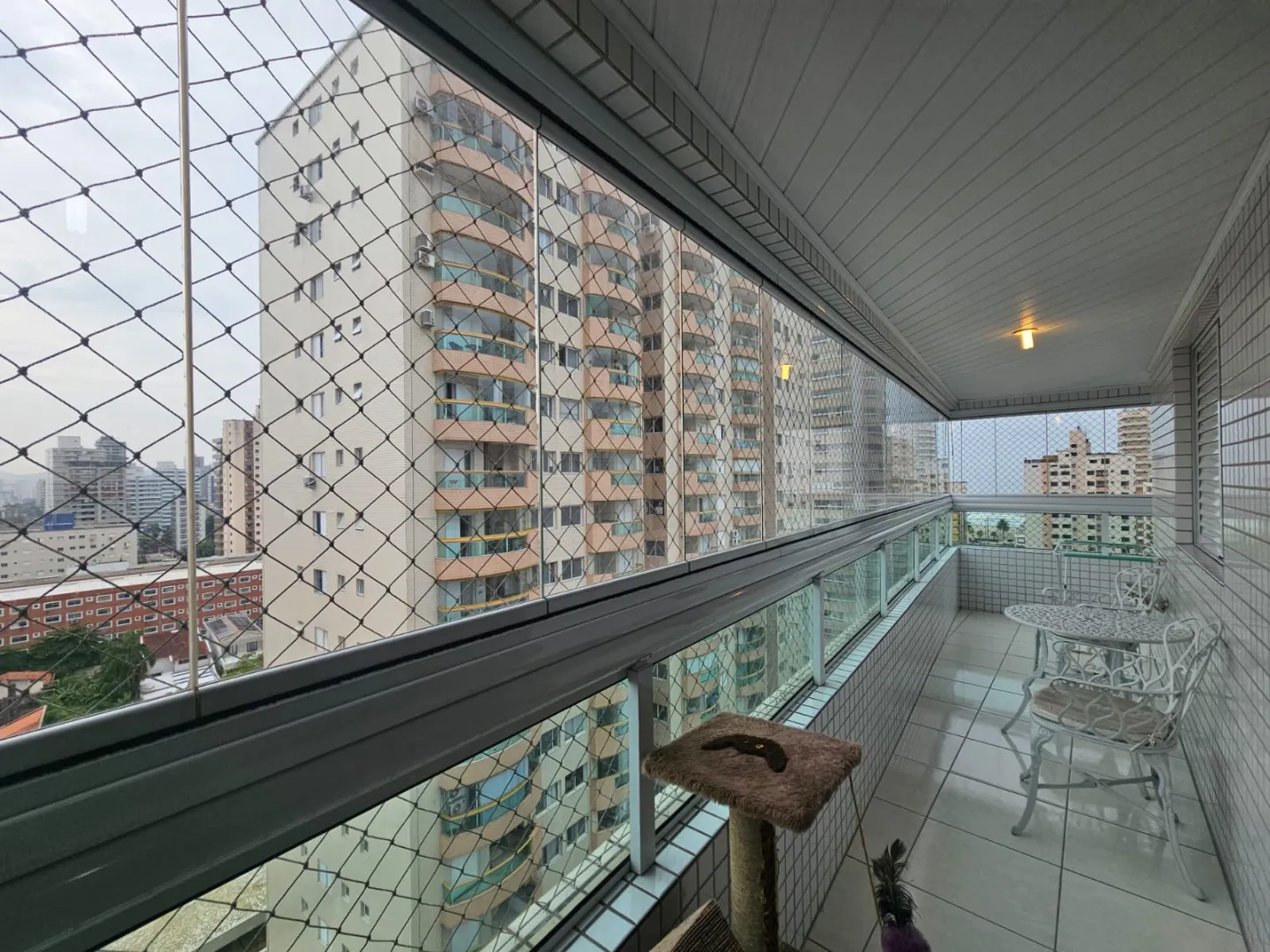 Bel&iacute;ssimo apartamento completo com vista para praia Rua Tupinambás - - 