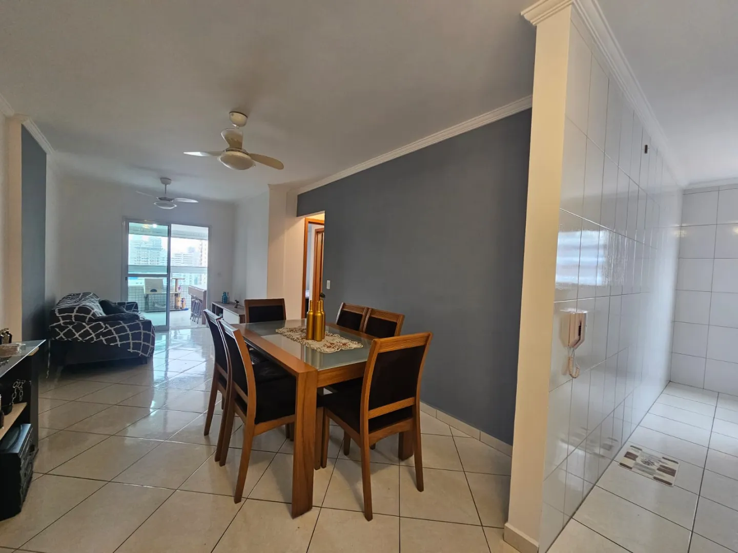 Bel&iacute;ssimo apartamento completo com vista para praia Rua Tupinambás - - 