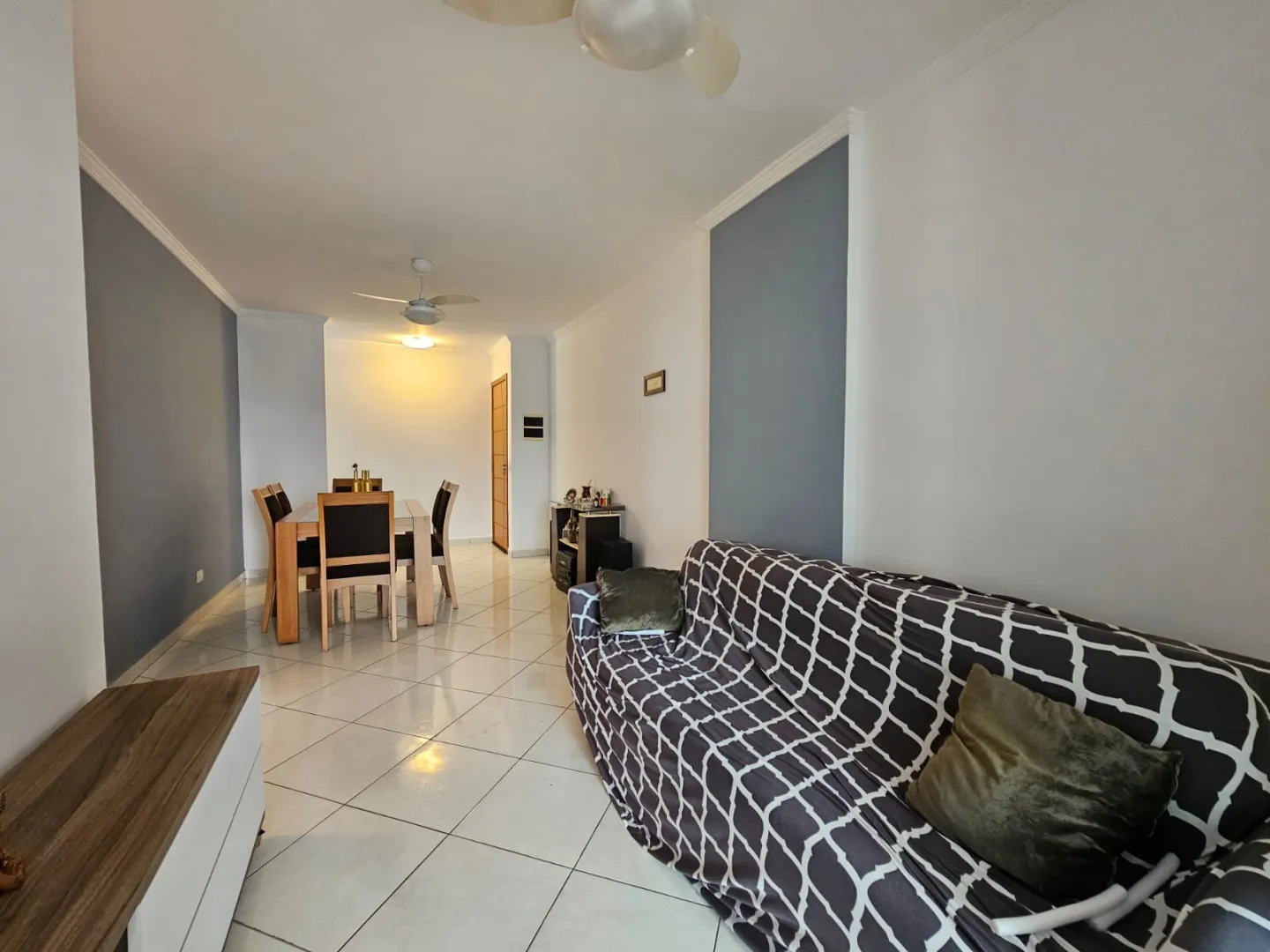 Bel&iacute;ssimo apartamento completo com vista para praia Rua Tupinambás - - 