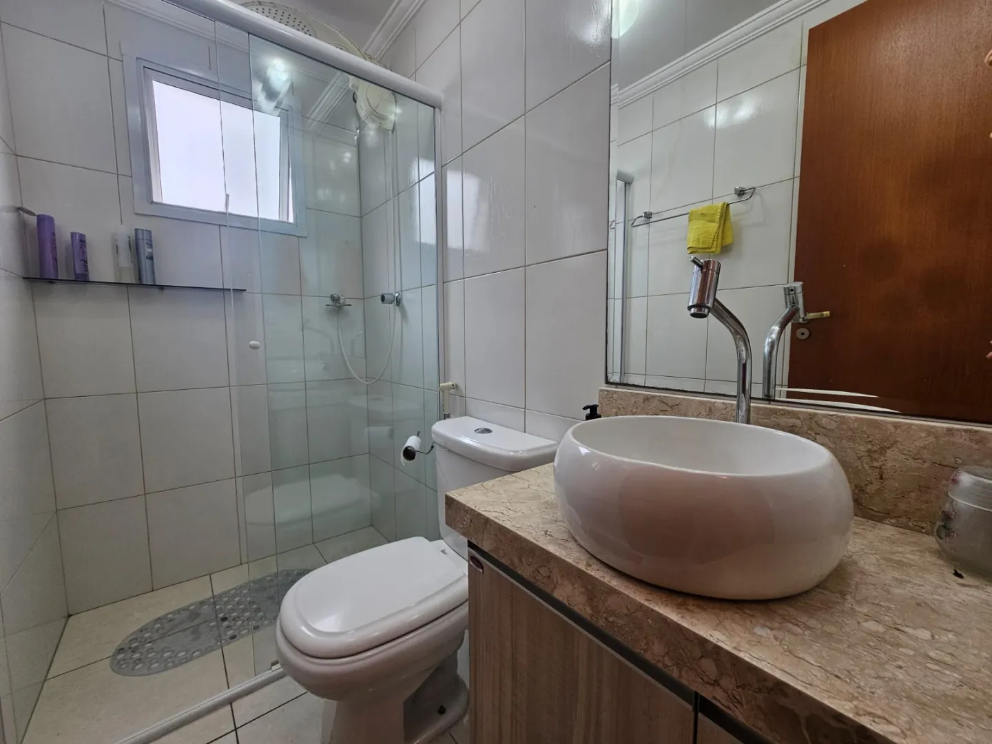 Bel&iacute;ssimo apartamento completo com vista para praia Rua Tupinambás - - 