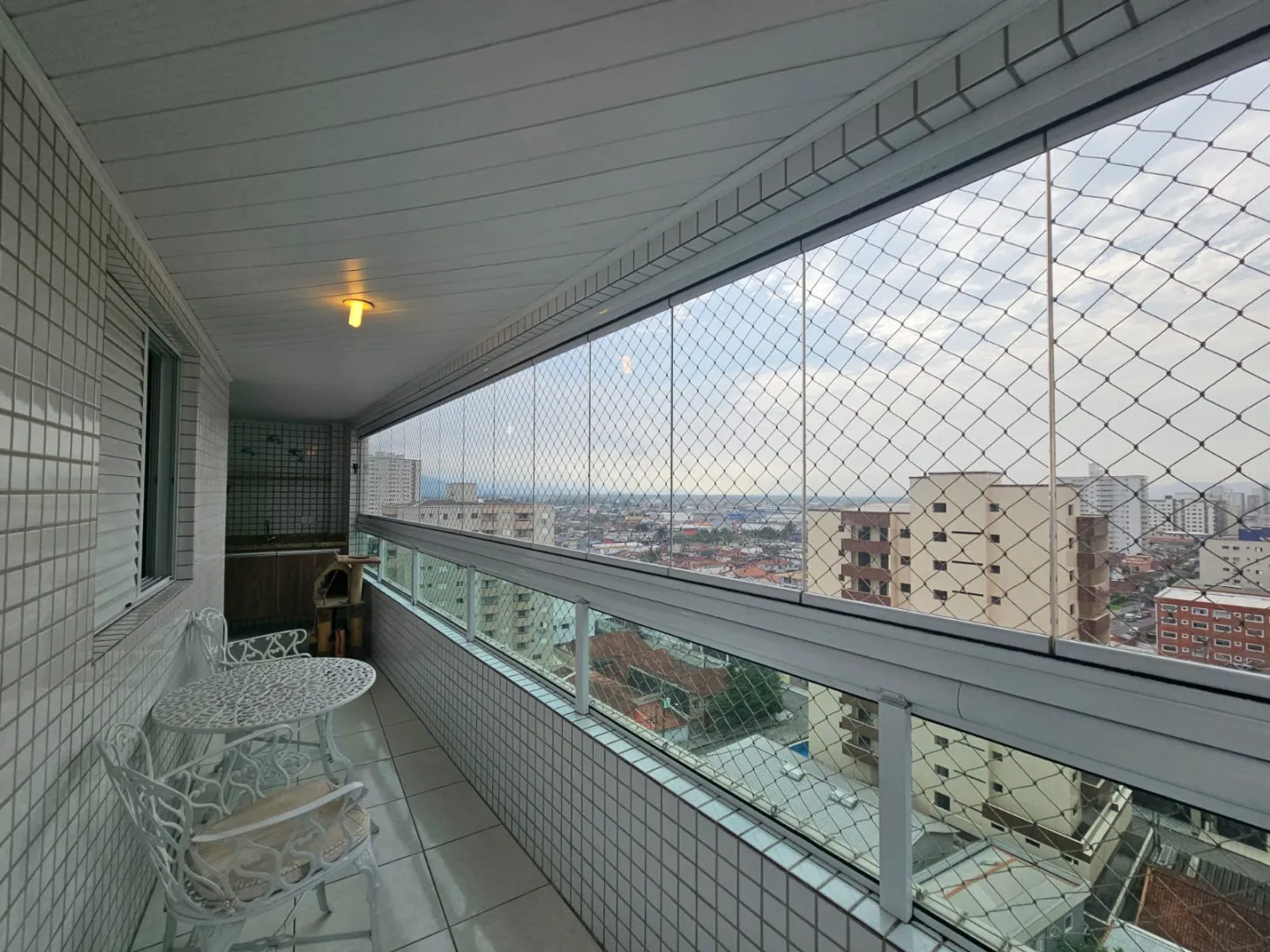 Bel&iacute;ssimo apartamento completo com vista para praia Rua Tupinambás - - 