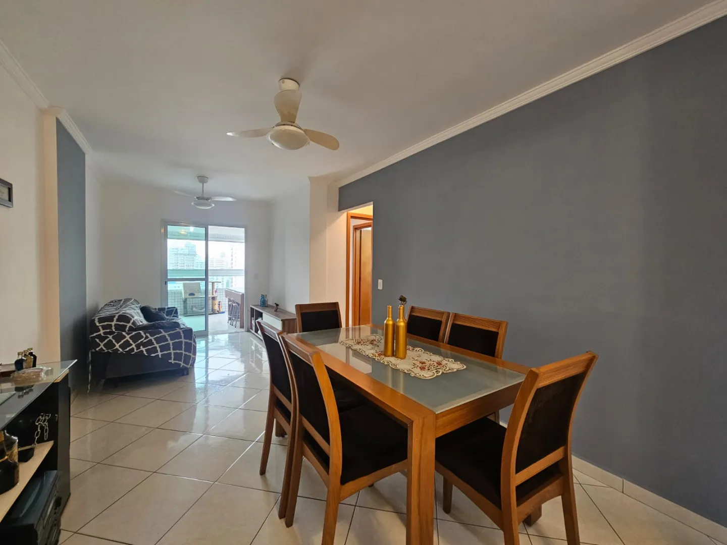 Bel&iacute;ssimo apartamento completo com vista para praia Rua Tupinambás - - 