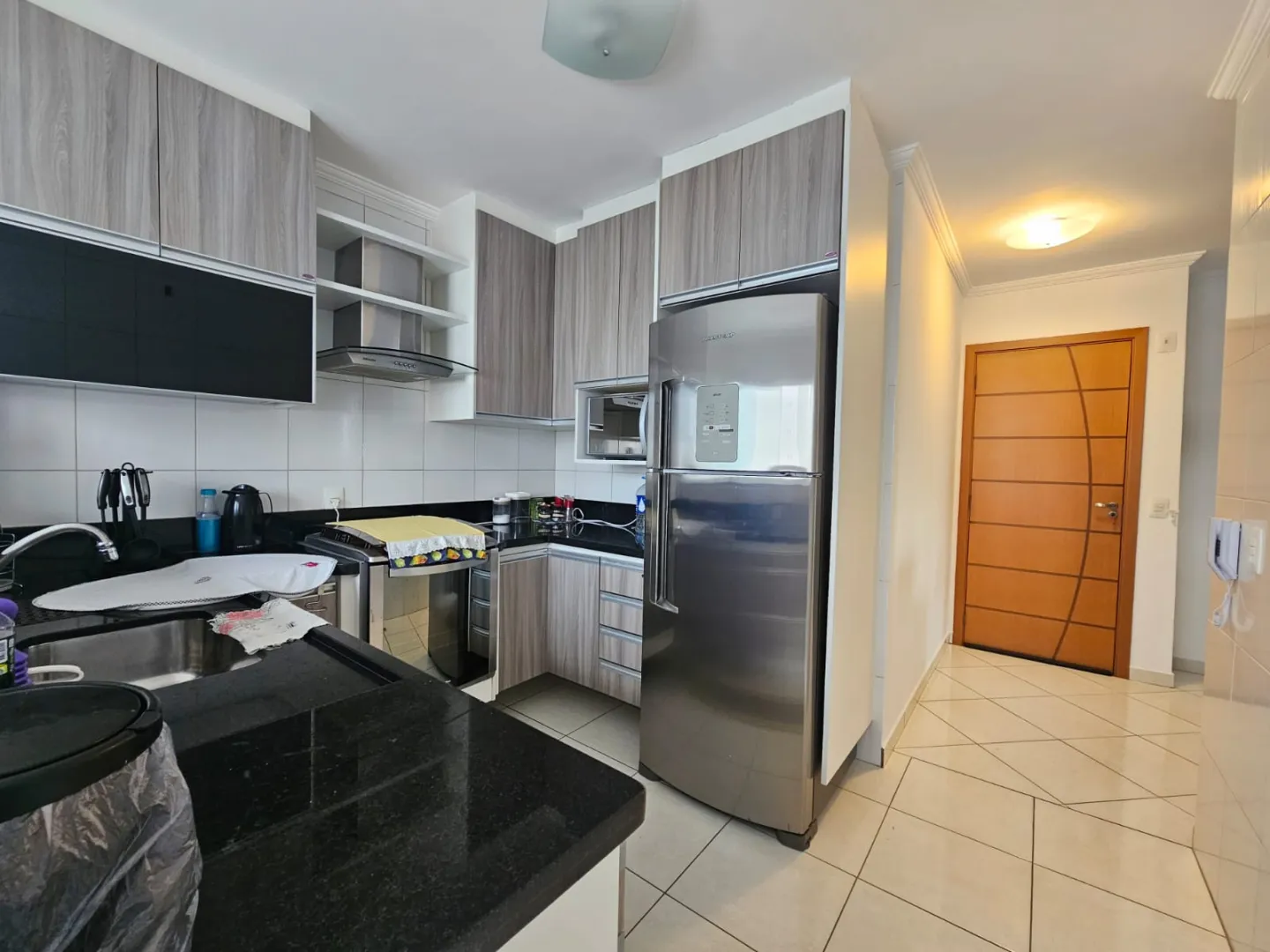 Bel&iacute;ssimo apartamento completo com vista para praia Rua Tupinambás - - 