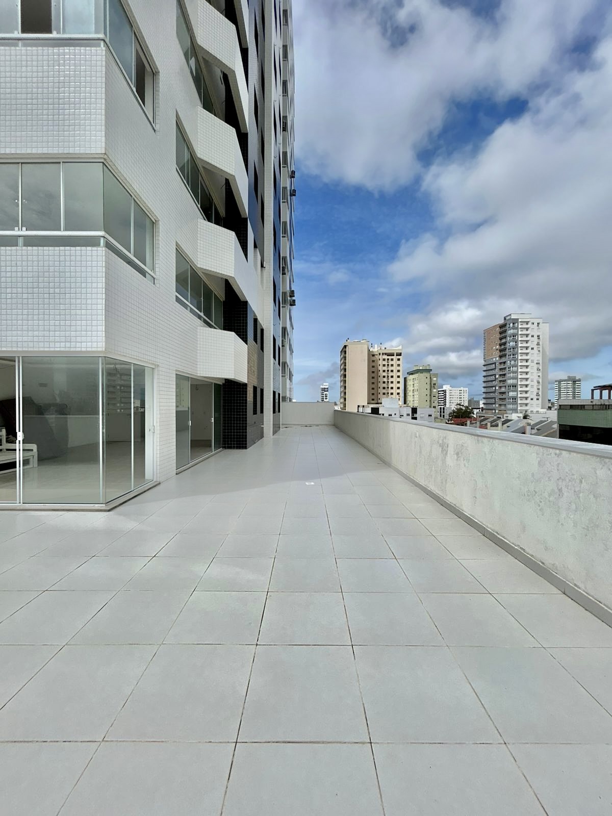 R$ 865.000 - EXCELLENCE TOWER - ESPETACULAR APARTAMENTO GARDEN - 277M2 - 3 DORM - 2 VAGAS Rua Almirante Tamandaré  Tramandaí - 