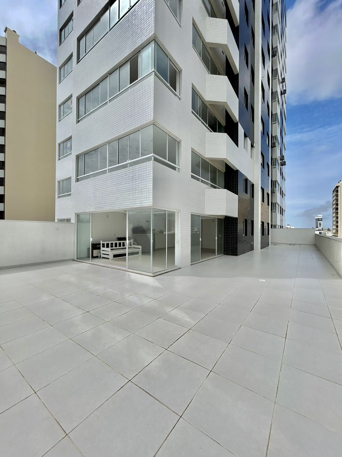 R$ 865.000 - EXCELLENCE TOWER - ESPETACULAR APARTAMENTO GARDEN - 277M2 - 3 DORM - 2 VAGAS Rua Almirante Tamandaré  Tramandaí - 