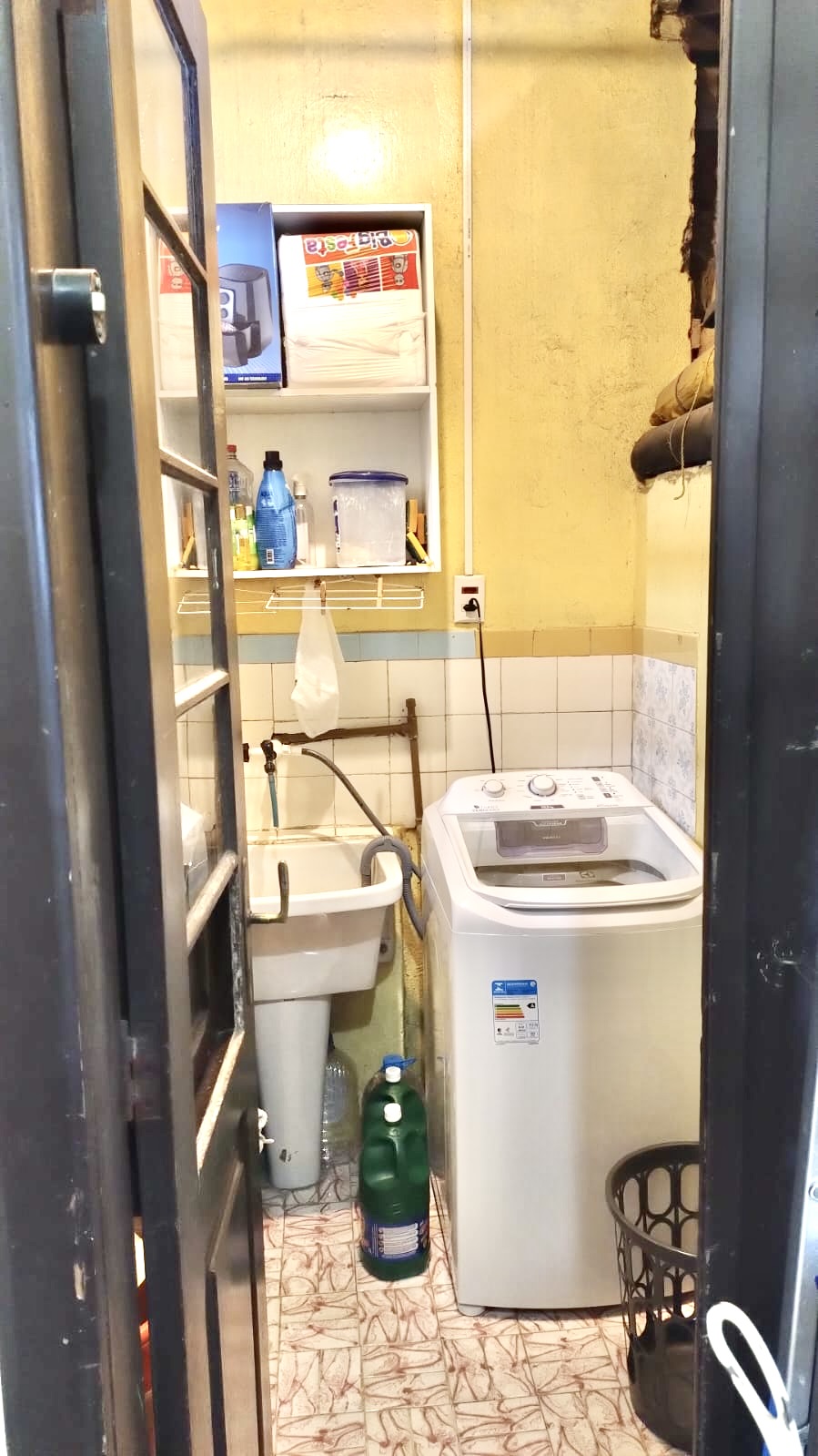 R$ 580.000 - TERRENO COM CASA DE ALVENARIA - 254M2 - 3 DORM - VAGAS PARA VE&Iacute;CULOS Avenida Berlim Porto Alegre - 