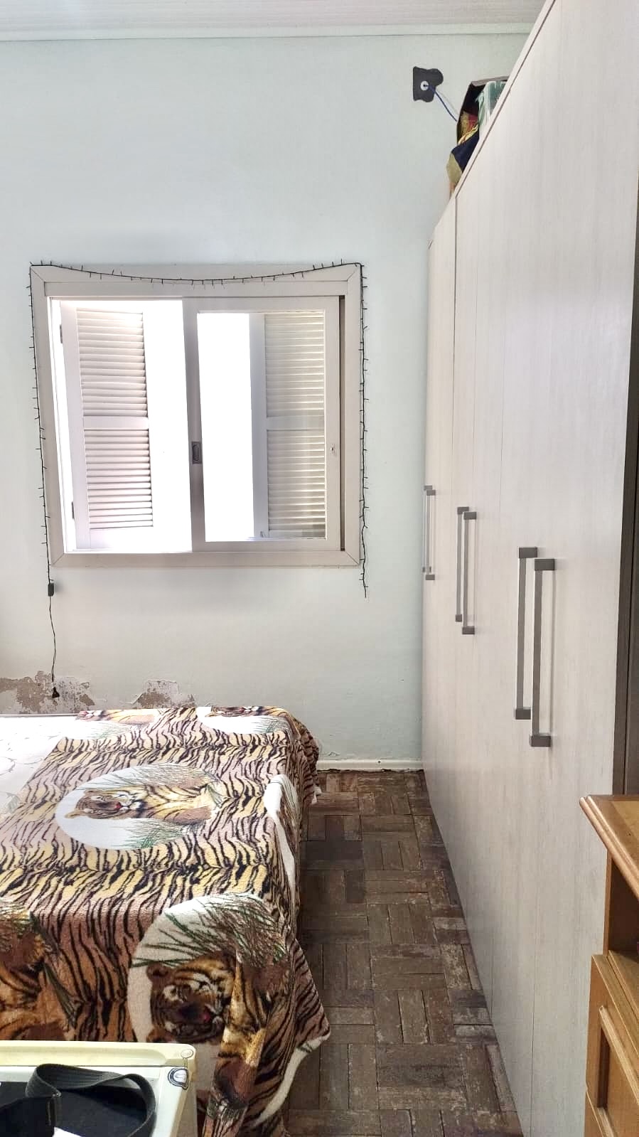 R$ 580.000 - TERRENO COM CASA DE ALVENARIA - 254M2 - 3 DORM - VAGAS PARA VE&Iacute;CULOS Avenida Berlim Porto Alegre - 