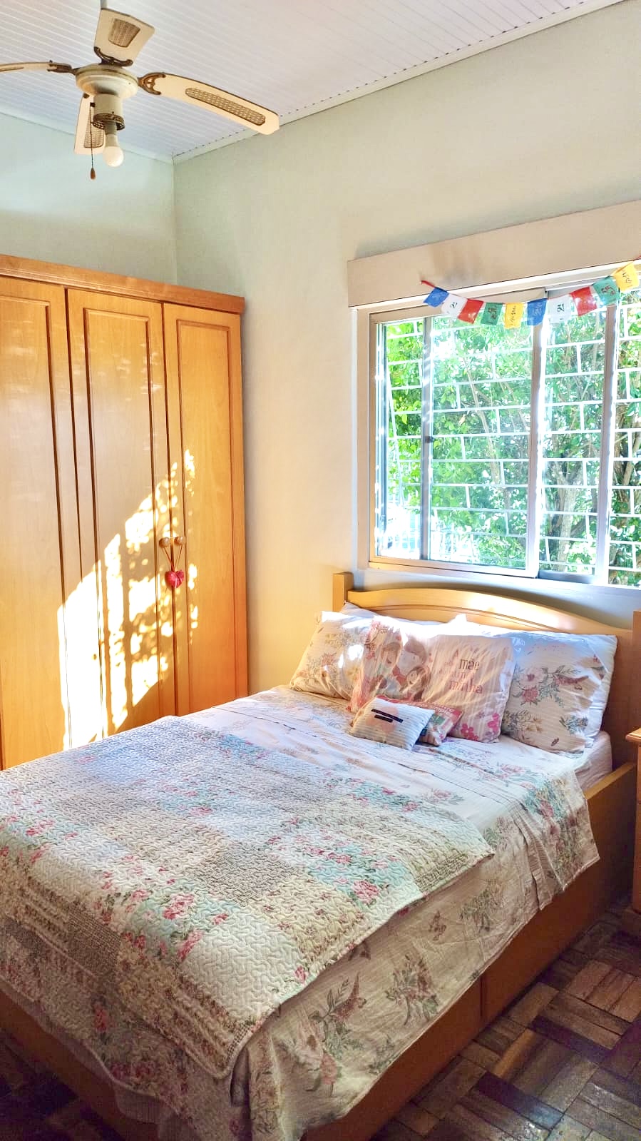 R$ 580.000 - TERRENO COM CASA DE ALVENARIA - 254M2 - 3 DORM - VAGAS PARA VE&Iacute;CULOS Avenida Berlim Porto Alegre - 