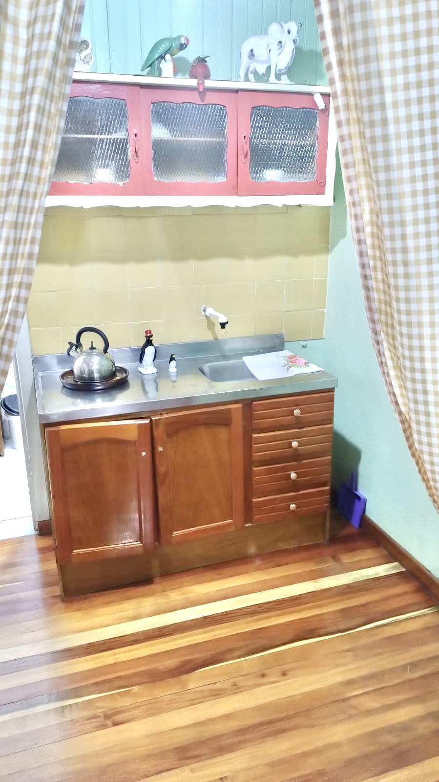 R$ 580.000 - TERRENO COM CASA DE ALVENARIA - 254M2 - 3 DORM - VAGAS PARA VE&Iacute;CULOS Avenida Berlim Porto Alegre - 