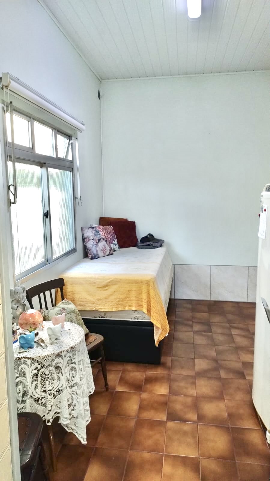 R$ 580.000 - TERRENO COM CASA DE ALVENARIA - 254M2 - 3 DORM - VAGAS PARA VE&Iacute;CULOS Avenida Berlim Porto Alegre - 