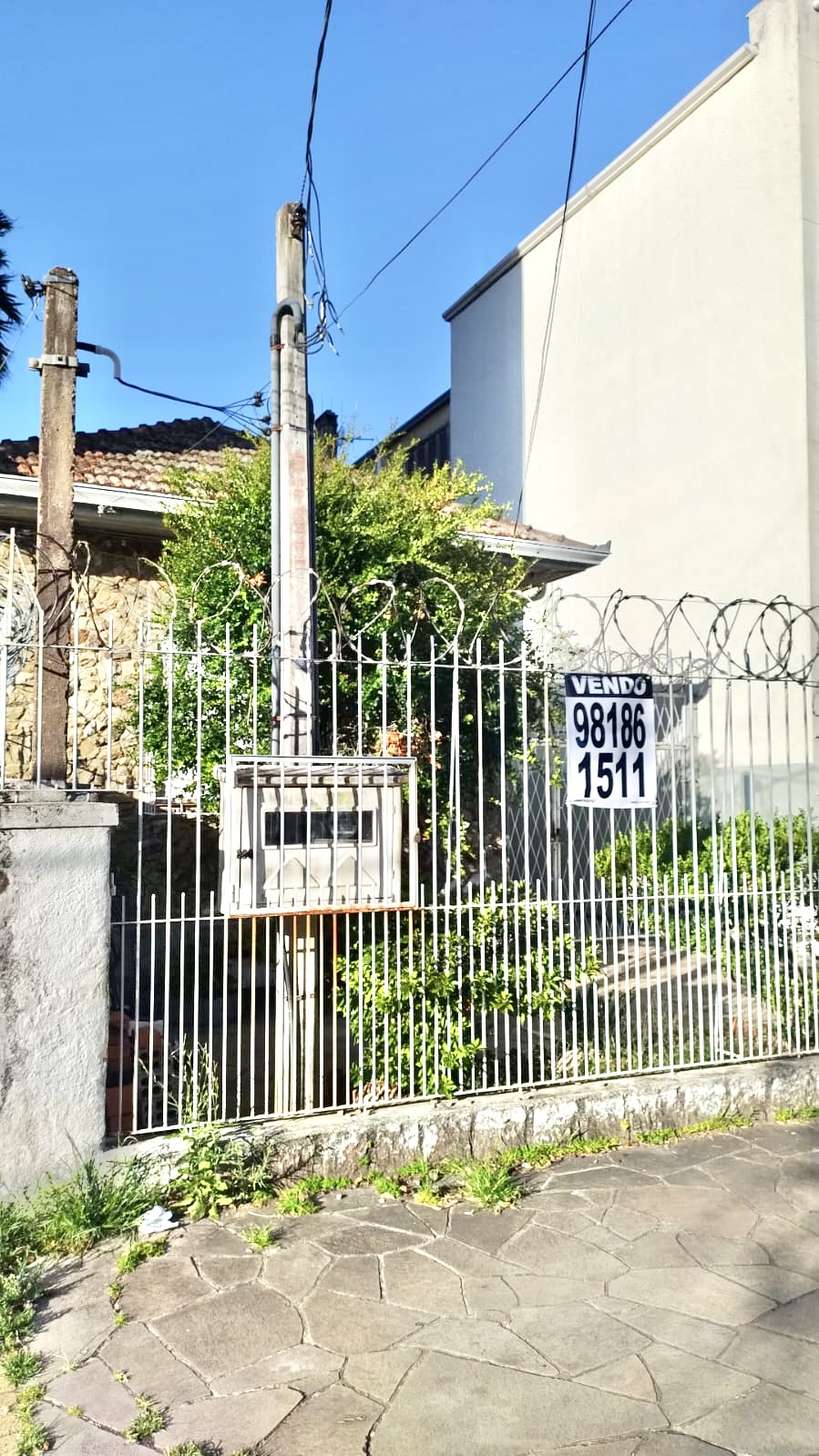 R$ 580.000 - TERRENO COM CASA DE ALVENARIA - 254M2 - 3 DORM - VAGAS PARA VE&Iacute;CULOS Avenida Berlim Porto Alegre - 