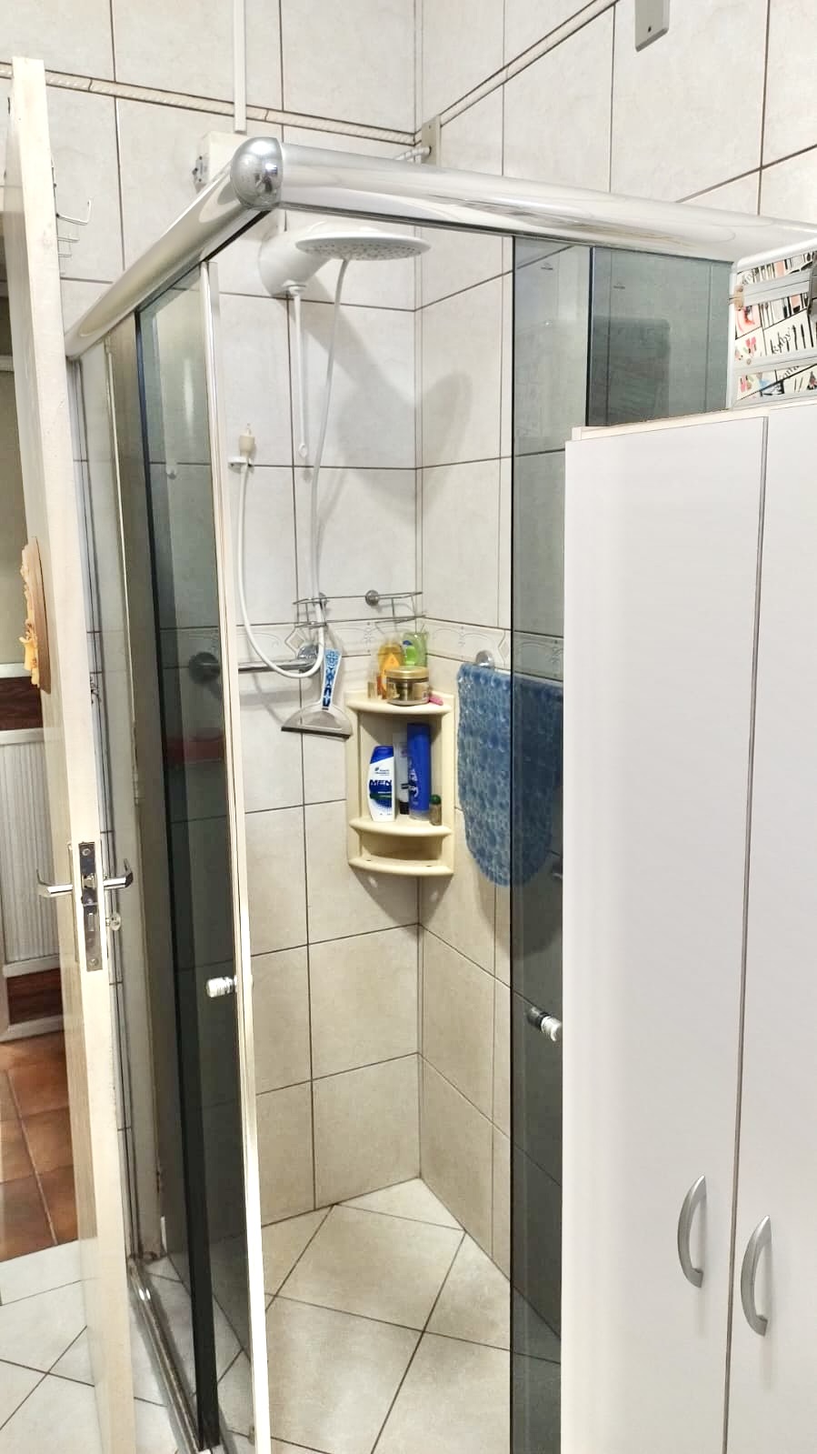 R$ 580.000 - TERRENO COM CASA DE ALVENARIA - 254M2 - 3 DORM - VAGAS PARA VE&Iacute;CULOS Avenida Berlim Porto Alegre - 