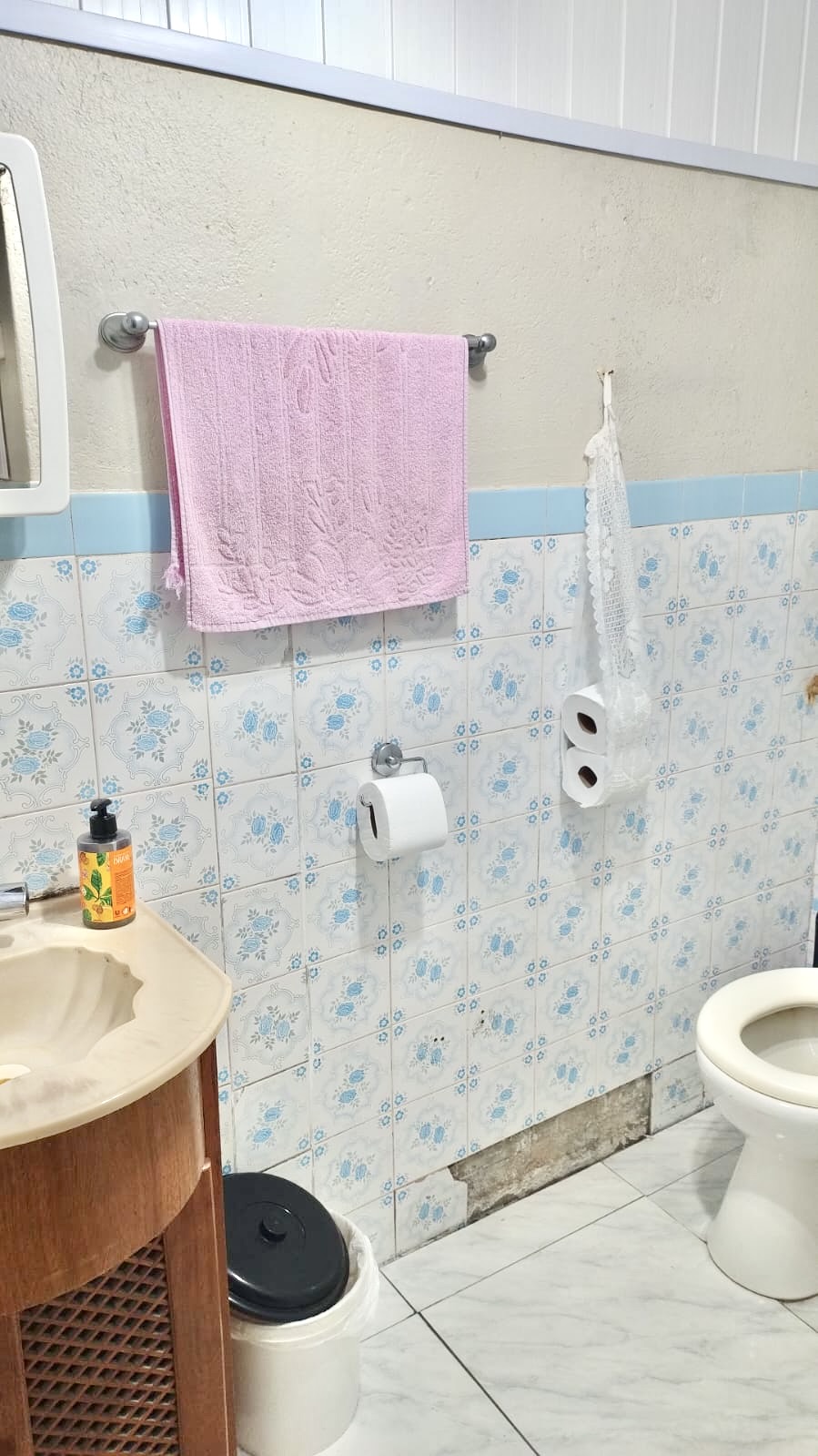 R$ 580.000 - TERRENO COM CASA DE ALVENARIA - 254M2 - 3 DORM - VAGAS PARA VE&Iacute;CULOS Avenida Berlim Porto Alegre - 