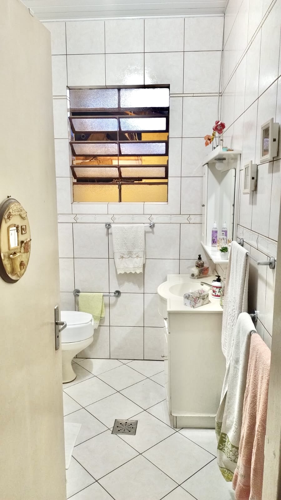 R$ 580.000 - TERRENO COM CASA DE ALVENARIA - 254M2 - 3 DORM - VAGAS PARA VE&Iacute;CULOS Avenida Berlim Porto Alegre - 