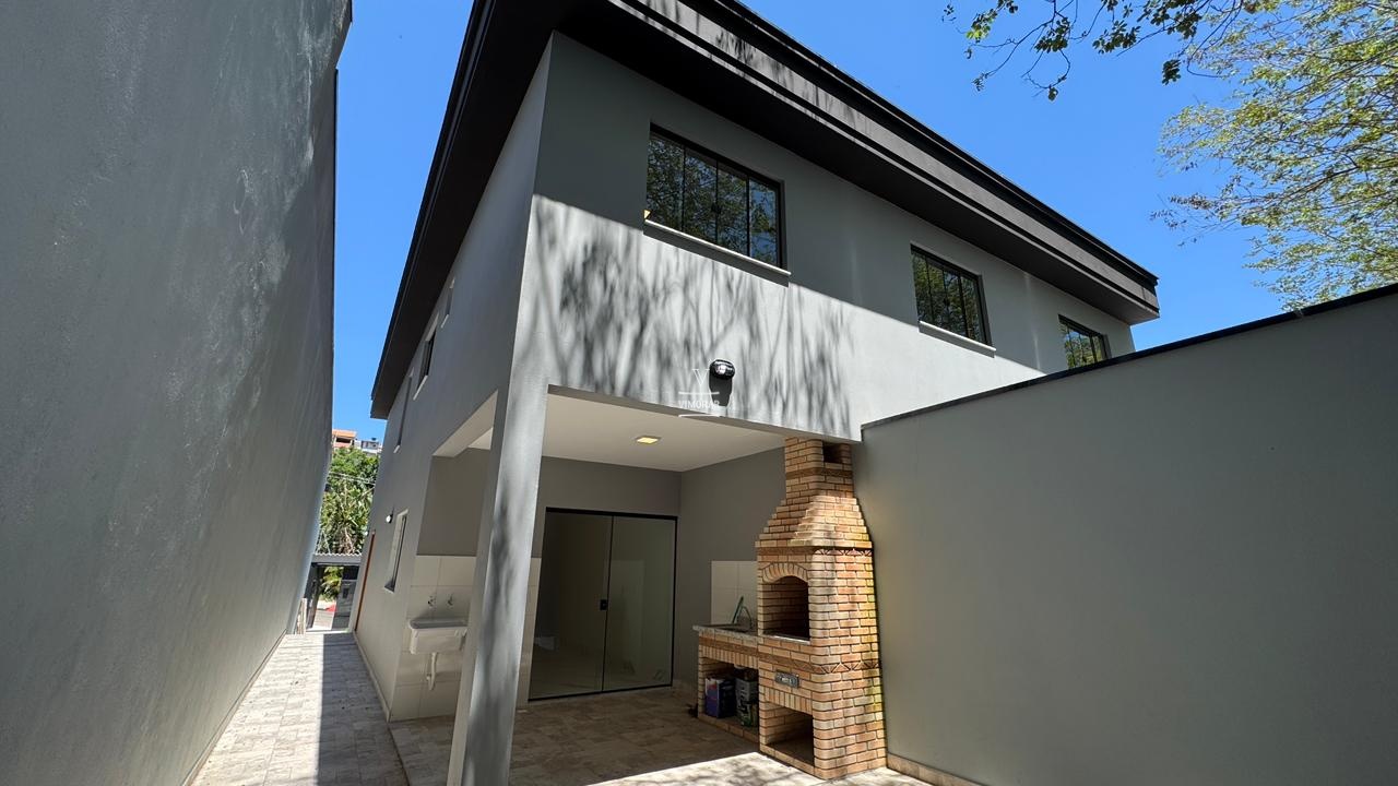 Sobrado 3 dormit&oacute;rios sendo 1 su&iacute;te + 2 vagas de garagem  Itaquaquecetuba - 