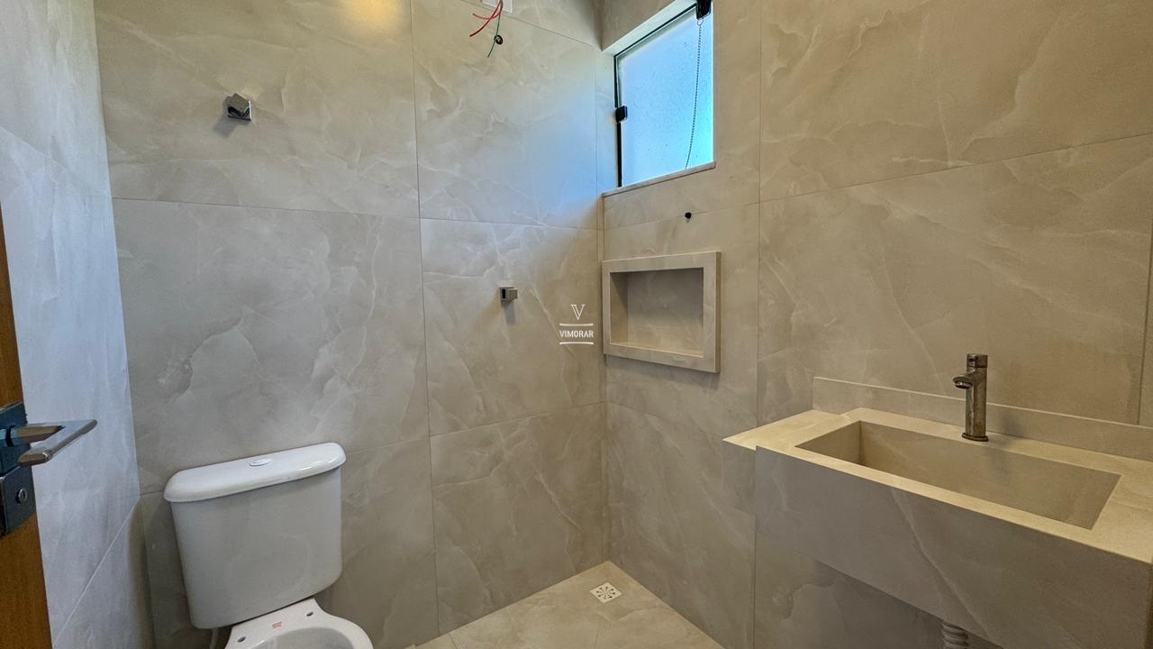 Sobrado 3 dormit&oacute;rios sendo 1 su&iacute;te + 2 vagas de garagem  Itaquaquecetuba - 