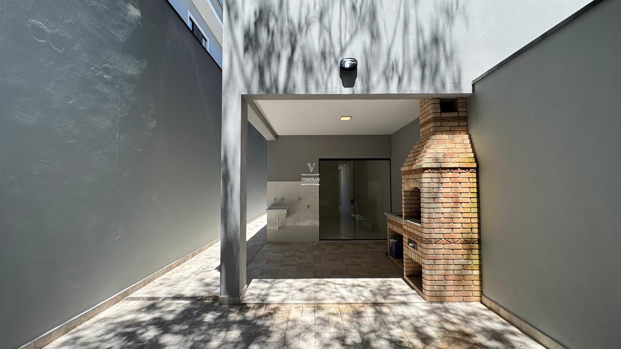 Sobrado 3 dormit&oacute;rios sendo 1 su&iacute;te + 2 vagas de garagem  Itaquaquecetuba - 