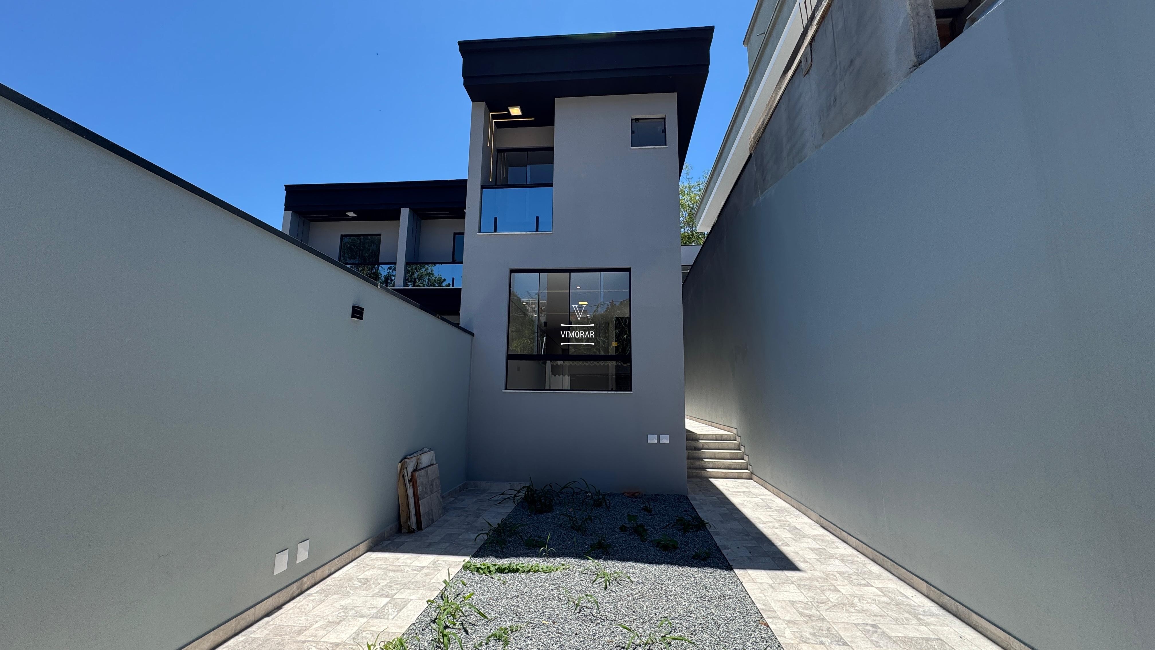 Sobrado 3 dormit&oacute;rios sendo 1 su&iacute;te + 2 vagas de garagem  Itaquaquecetuba - 