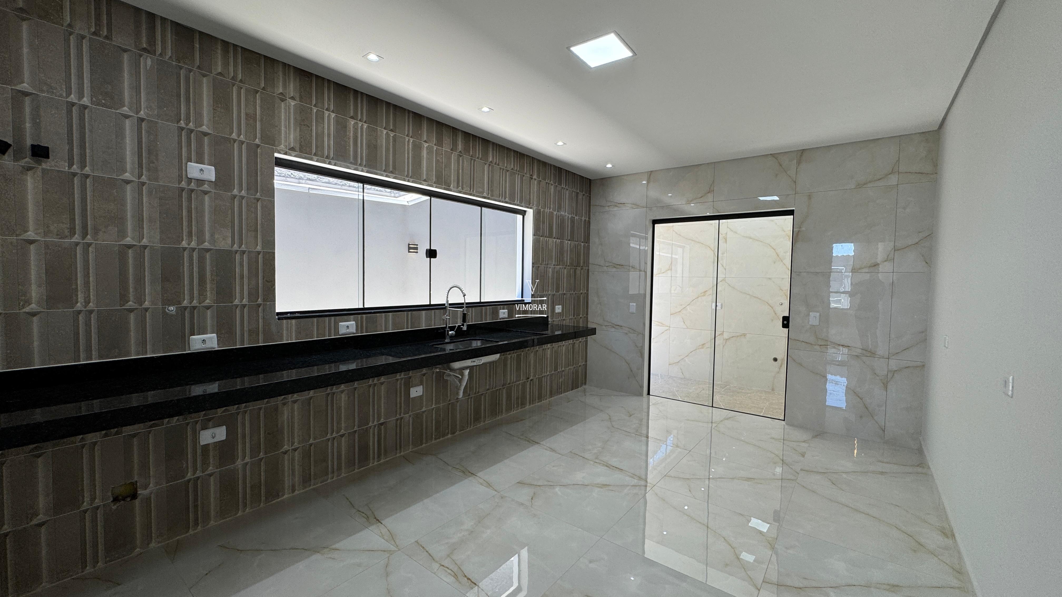 Sobrado 3 dormit&oacute;rios sendo 1 su&iacute;te +2 vagas de garagem  Itaquaquecetuba - 